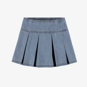 Jupe short à plis bleu pâle en denim léger, enfant || Light blue pleated skort in lightweight denim, child