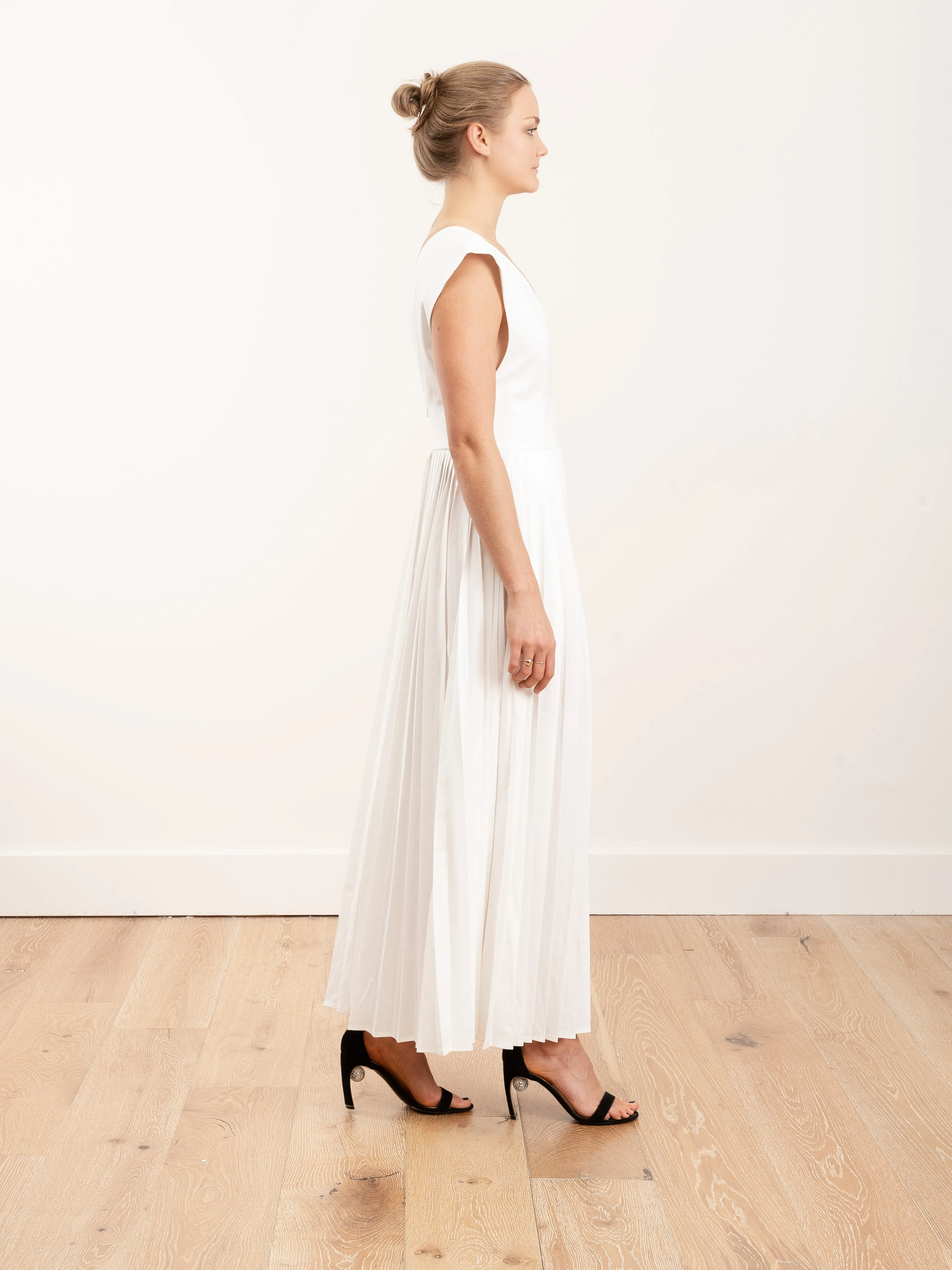 pleasted long dress deep vee
