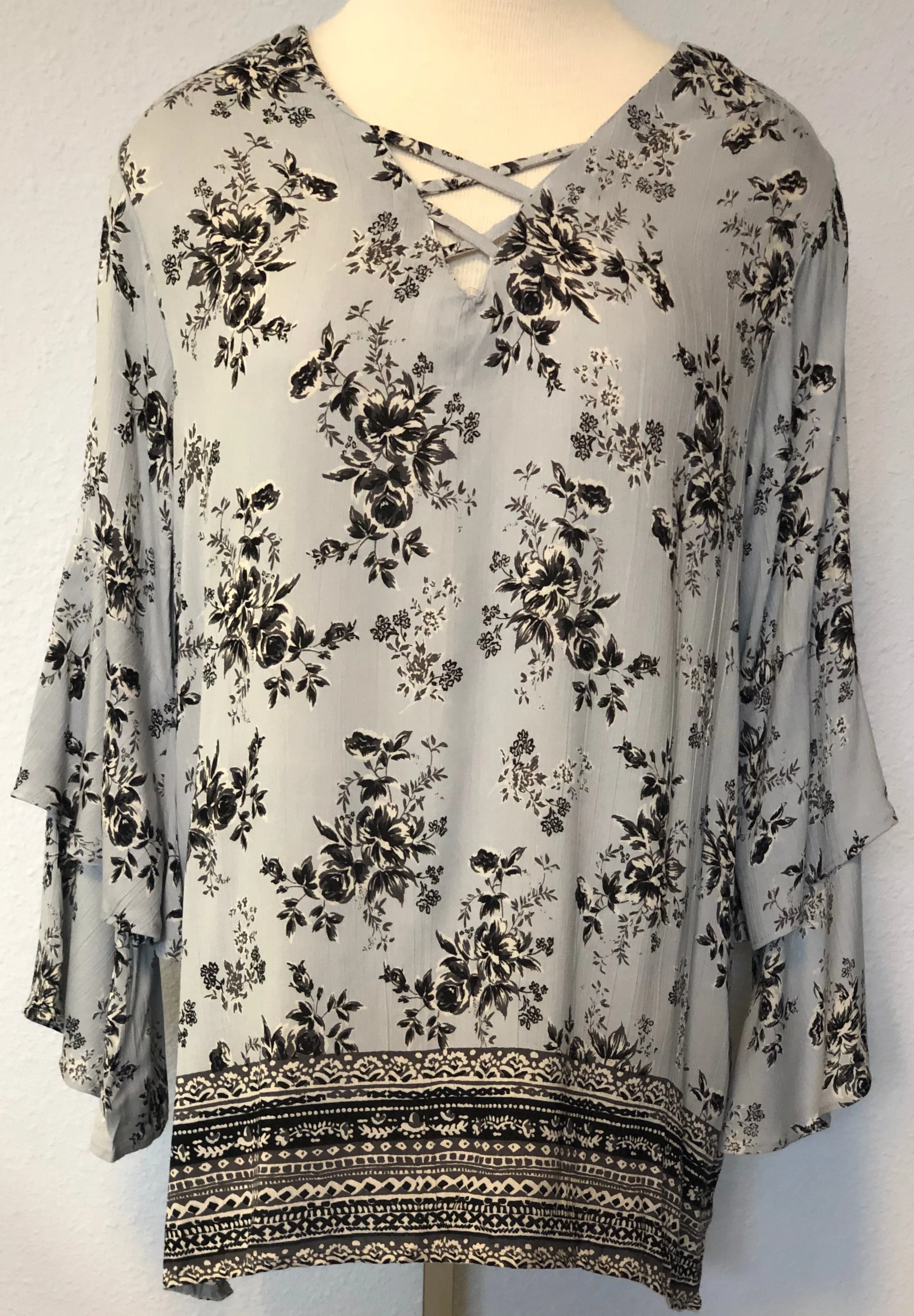 PLUS RUFFLE SLEEVE TOP