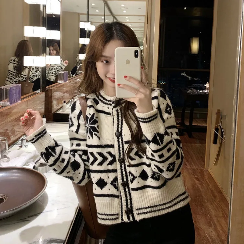 "BLACK WHITE PATTERN SWEATER" CARDIGAN N102106