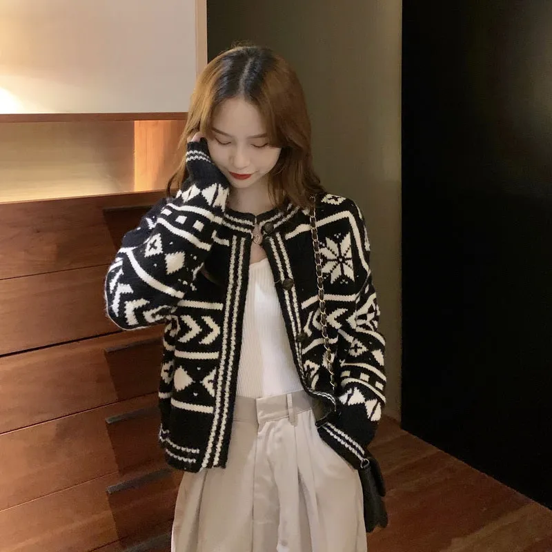 "BLACK WHITE PATTERN SWEATER" CARDIGAN N102106