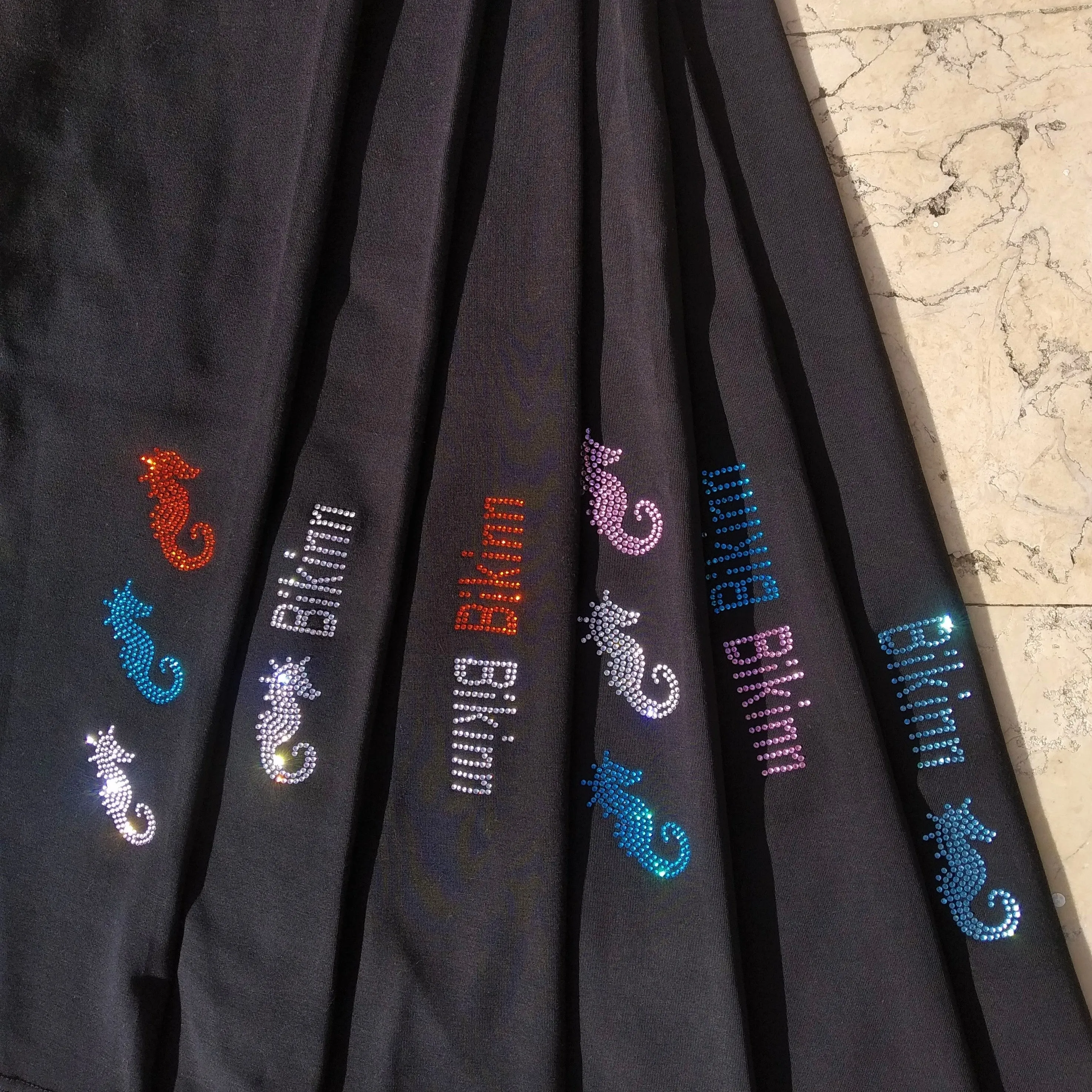 Rhinestone Bling-Bling Capri Leggings